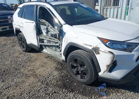 2021 Toyota Rav4 Xle z USA, uszkodzony, nr VIN 2T3W1RFV7MC130147